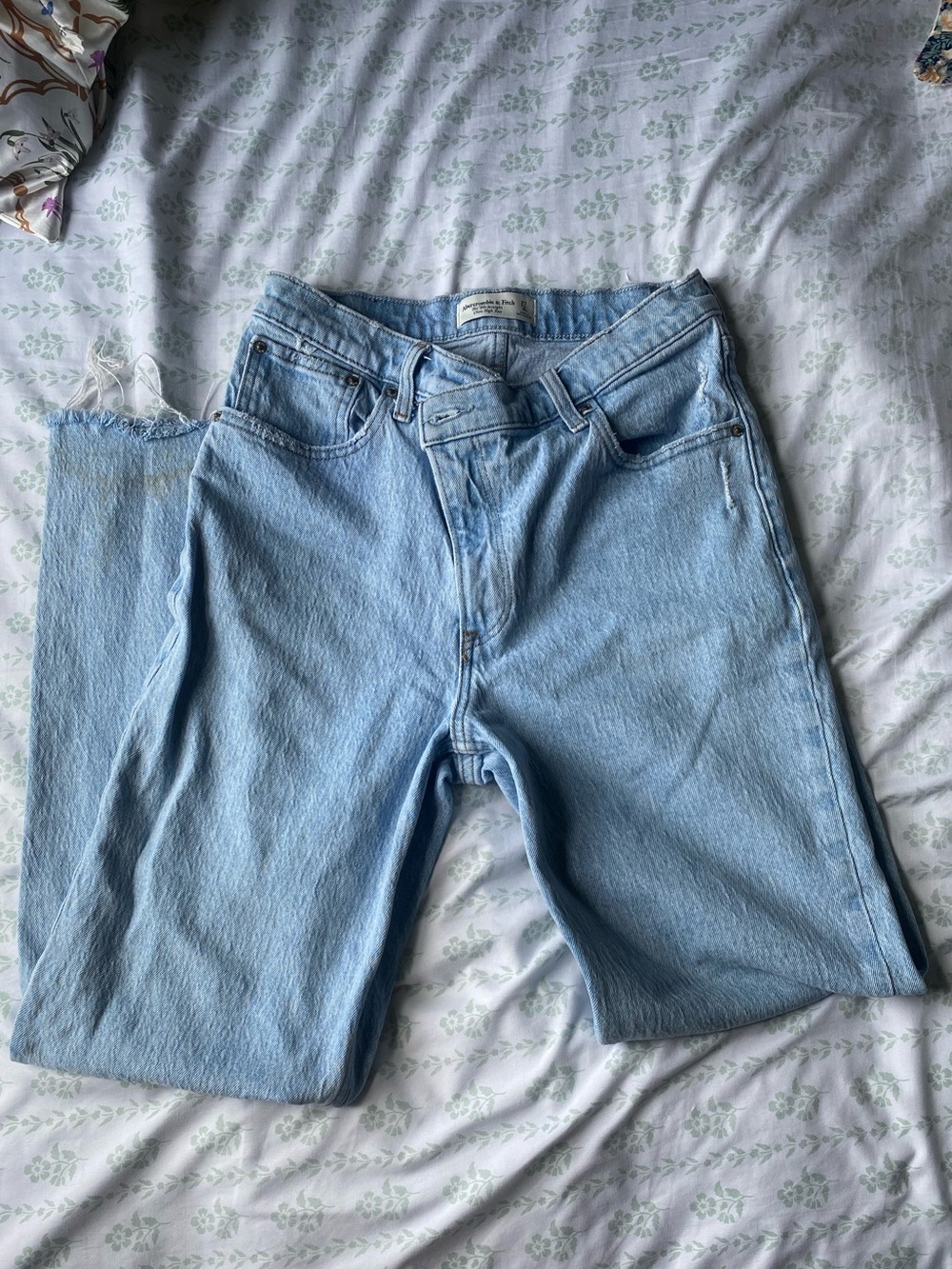 Abercrombie & Fitch Light Blue '90s Straight Ultra High Rise Jeans